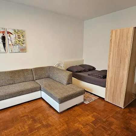 Mit Super Anbindung Fuer 1-2 Personen