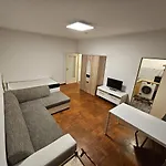 Lägenhet Mit Super Anbindung Fuer 1-2 Personen *
